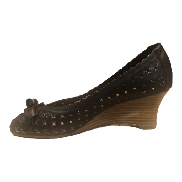 What's What by Aerosoles Black Slip On Wedge Heel Peep Toe Woman's size 6 1/2 M - Picture 6 of 6